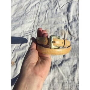 Vintage Talbots womens Italian snakeskin belt medium
yellow mustard